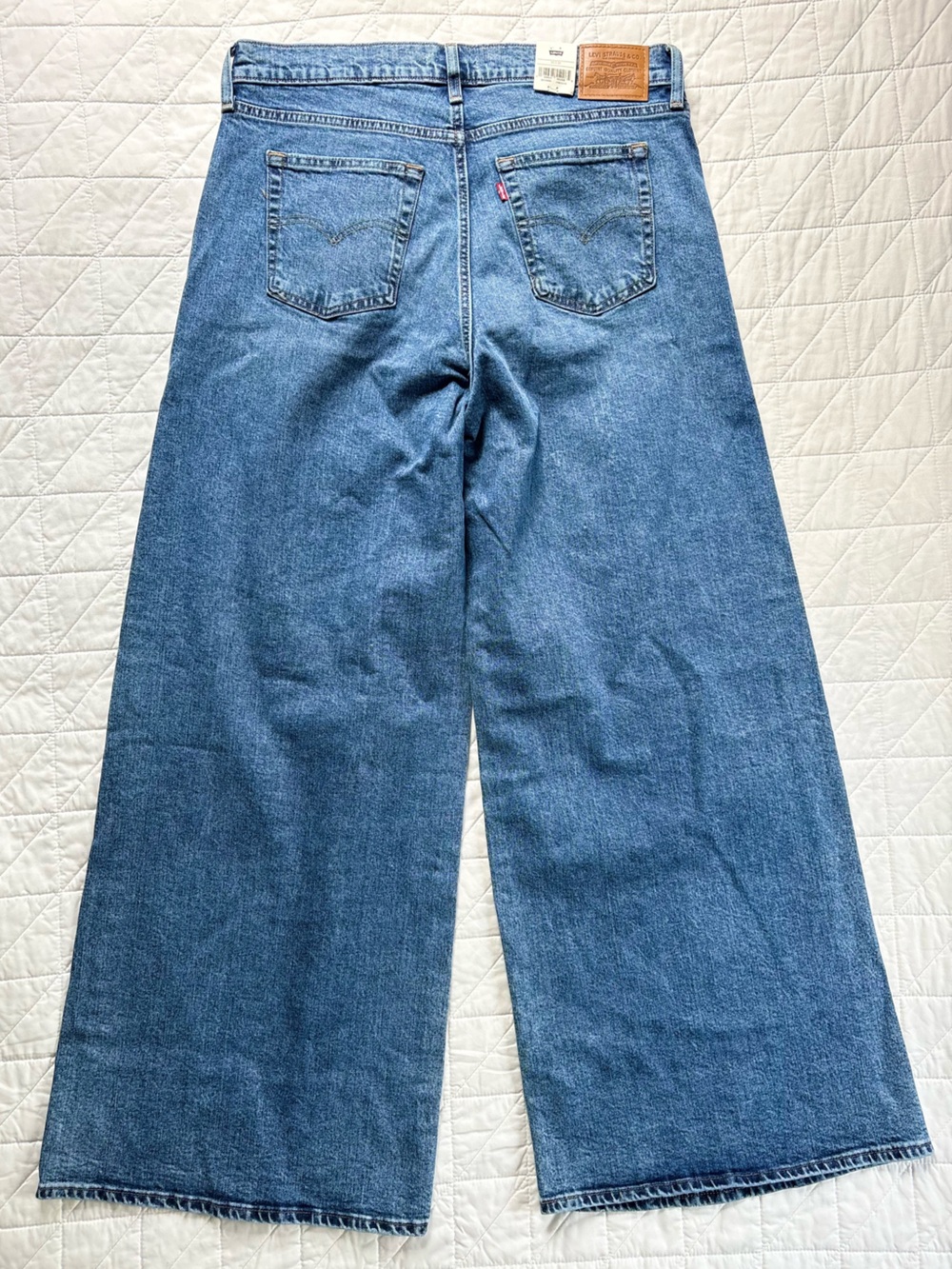 Levi's Premium High-Rise Wide-Leg Denim Jeans Medium Wash - Size 33x32 - Picture 6 of 9